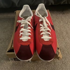 Slightly used Nike Cortez. No inner soles..